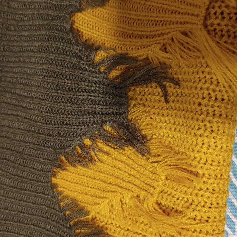 😎 Trendy Threads Sweater - Picture 11 of 12